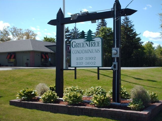 property at 60 Greentree Ln