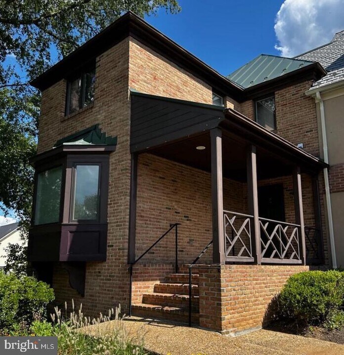 218 E Marshall St in Middleburg, VA - Building Photo