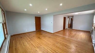 5128 N Long Ave, Unit 1 in Chicago, IL - Foto de edificio - Building Photo