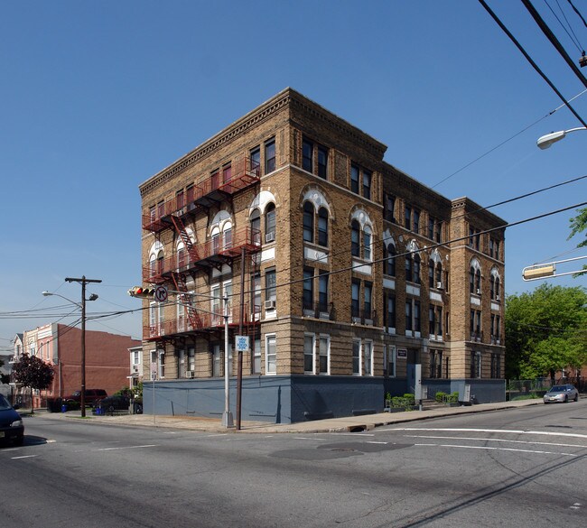 68-70 Astor St in Newark, NJ - Foto de edificio - Building Photo