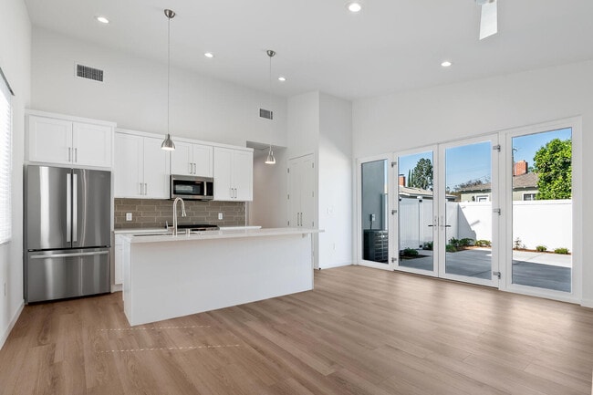 15912 Vose St in Van Nuys, CA - Building Photo - Building Photo