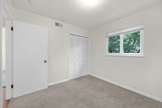 8 Stephens Ct in Crockett, CA - Building Photo - Building Photo