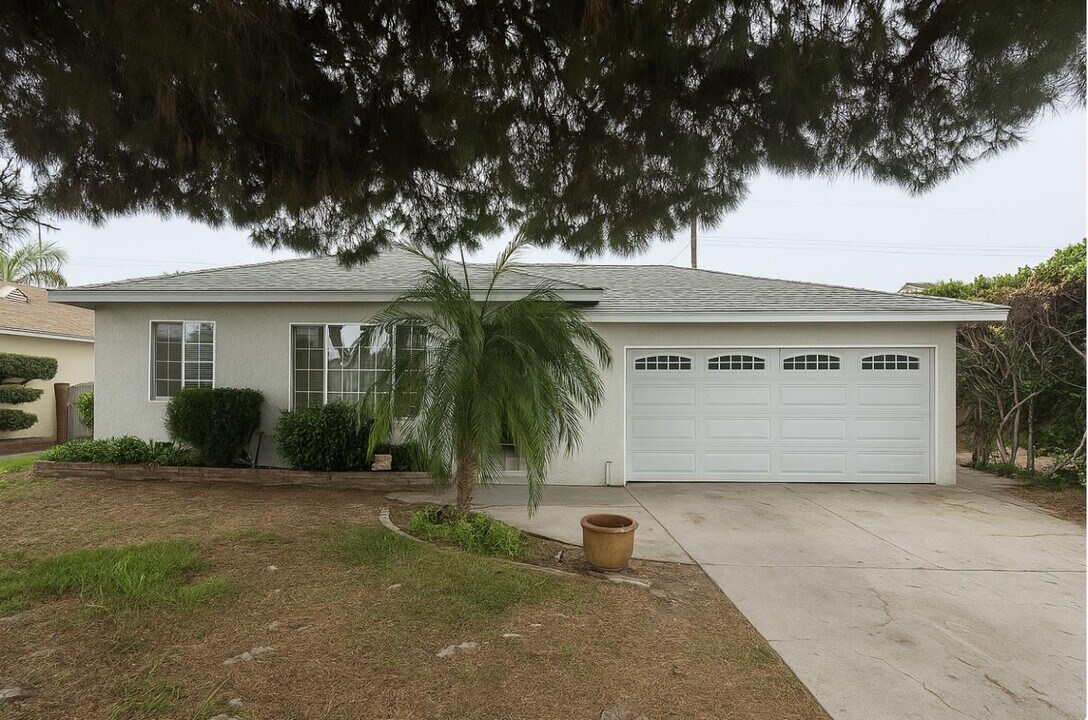 15515 Harvest Ave in Norwalk, CA - Building Photo