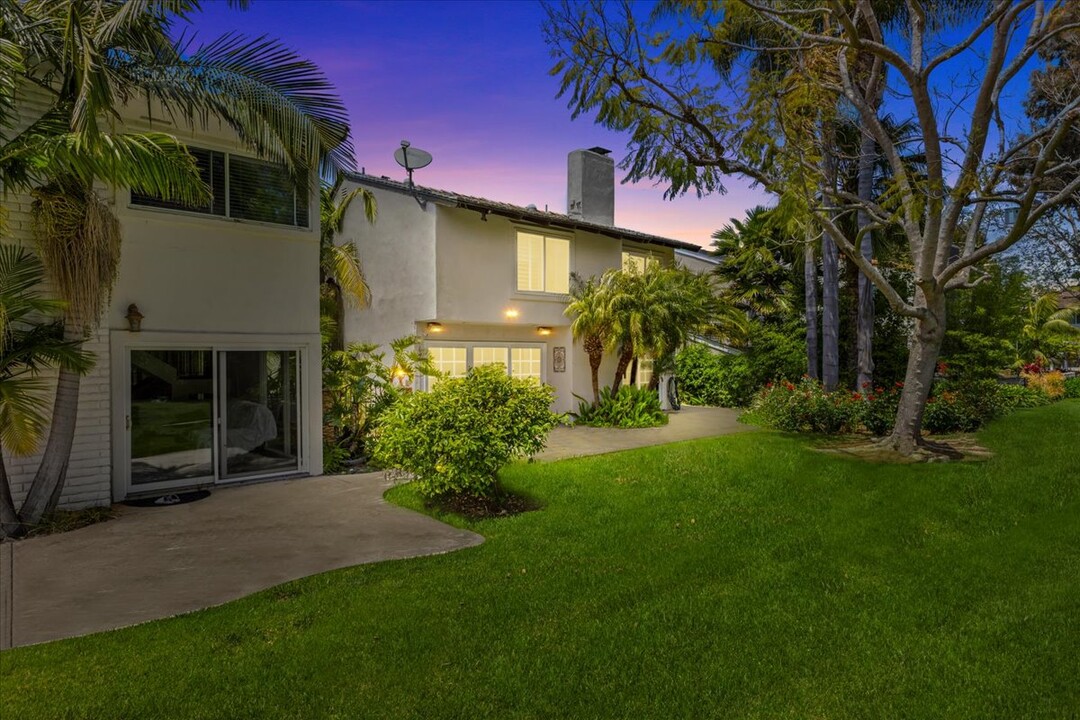 456 Vista Trucha in Newport Beach, CA - Building Photo