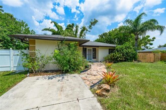 3709 Alden Way in Sarasota, FL - Building Photo - Building Photo