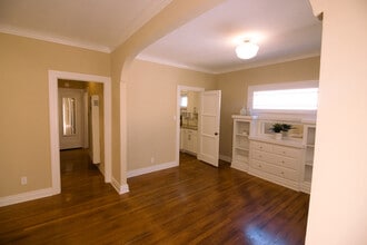 233 Avenue E, Unit B in Redondo Beach, CA - Building Photo - Building Photo