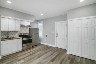 2150 E Cumberland St-Unit -Unit 4 in Philadelphia, PA - Building Photo - Building Photo