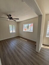 1028 E 10th St in Long Beach, CA - Building Photo - Building Photo