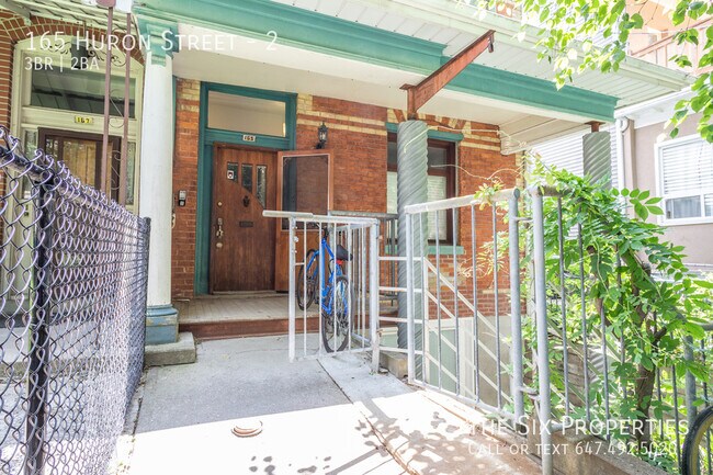165 Huron St in Toronto, ON - Building Photo - Building Photo