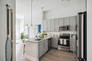 Waverly Terrace in Temple Terrace, FL - Building Photo