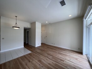 654 N Santa Cruz Ave, Unit F in Los Gatos, CA - Foto de edificio - Building Photo