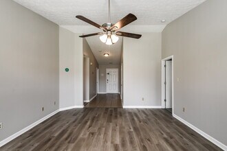 12719 Spurrington Way in Indianapolis, IN - Foto de edificio - Building Photo