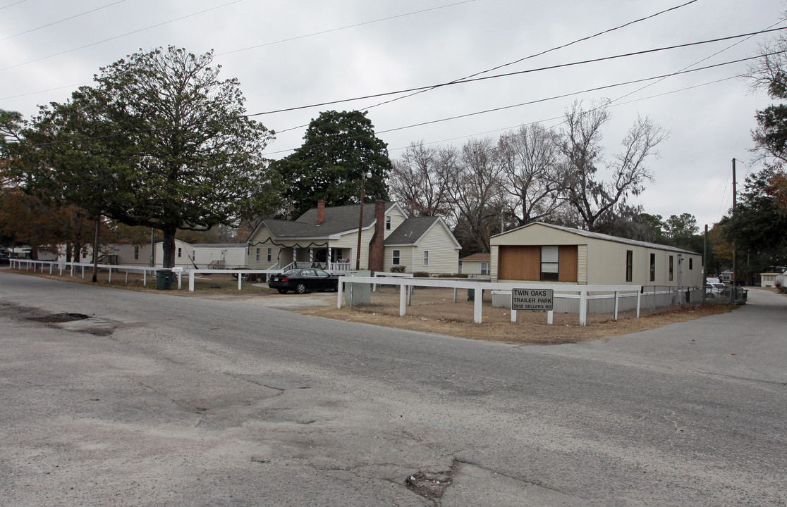 Twin Oaks Trailer Park in Charleston, SC - Building Photo