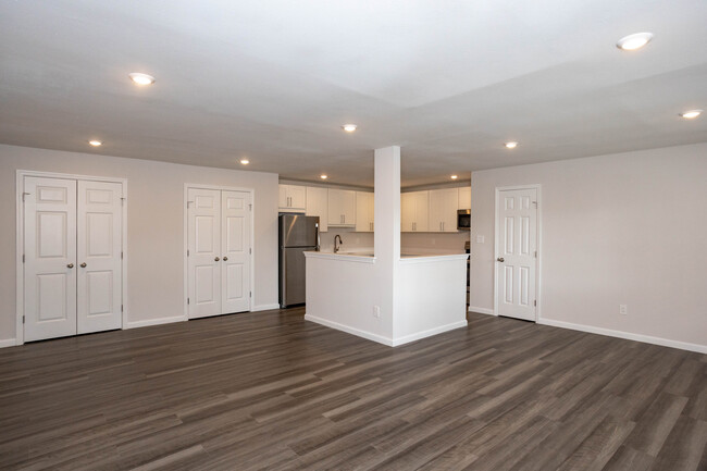 Lakeside Village in East Patchogue, NY - Foto de edificio - Interior Photo