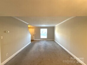 7906 Oak Meadow Ct in Charlotte, NC - Building Photo - Building Photo