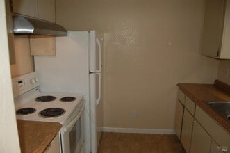 114 Westwood St in Vallejo, CA - Foto de edificio - Building Photo