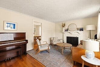 7 Marrigan St, Unit 1 in Arlington, MA - Foto de edificio - Building Photo