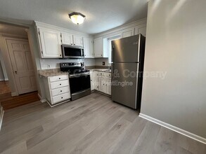 33 Mills Ln in Bloomfield, CT - Building Photo - Building Photo