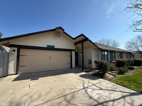 2801 Moonstar Way in Modesto, CA - Building Photo - Building Photo