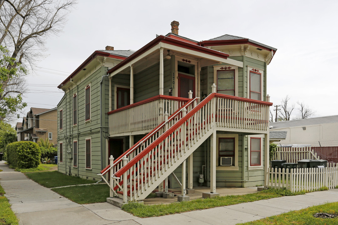 Fourplex in Sacramento, CA - Building Photo