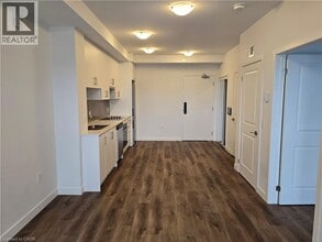 461 Green Rd in Stoney Creek, ON - Building Photo - Building Photo