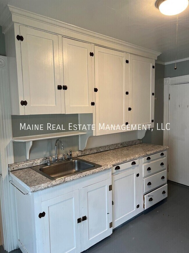 232 Center St in Old Town, ME - Building Photo - Building Photo