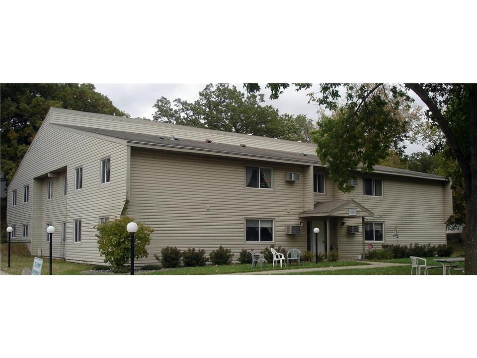 11 1st Ave NE-Unit -308 in New London, MN - Building Photo