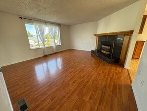 11909 SE 210th Pl in Kent, WA - Building Photo - Building Photo