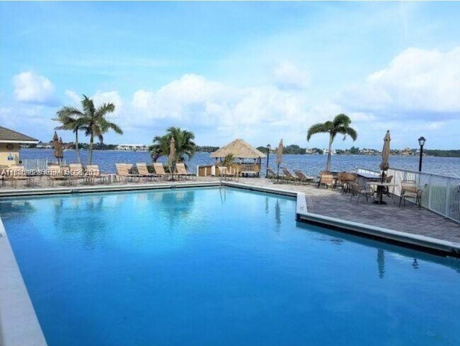 51 N lakeshore Dr in Hypoluxo, FL - Building Photo - Building Photo