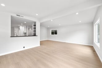 36 Nottingham Rd in Westlake Village, CA - Building Photo - Building Photo