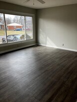 3823 Manner Dale Dr in Louisville, KY - Building Photo