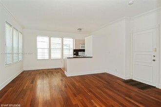 1027 Pennsylvania Ave, Unit 203 in Miami Beach, FL - Foto de edificio - Building Photo