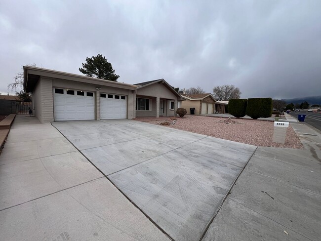 6313 Harper Dr NE in Albuquerque, NM - Building Photo - Building Photo