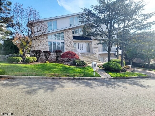 307 Center St in Englewood Cliffs, NJ - Building Photo - Building Photo