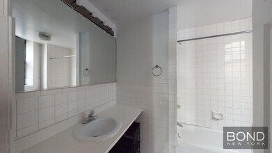 322 E 89th St in New York, NY - Building Photo - Building Photo
