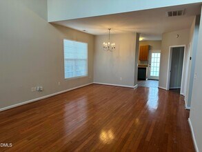 553 Writers Way in Morrisville, NC - Foto de edificio - Building Photo