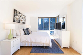 260 W 54th St in New York, NY - Building Photo - Building Photo