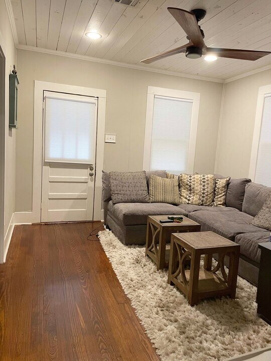 424 St Louis St in Lafayette, LA - Building Photo