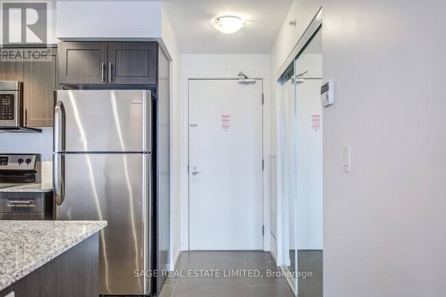 800-1800 Lawrence Ave W in Toronto, ON - Building Photo - Building Photo