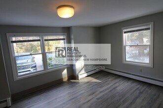 17 Ellison Dr in Barrington, NH - Building Photo - Building Photo