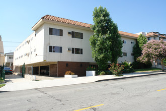 545 E Orange Grove Ave in Burbank, CA - Building Photo - Building Photo