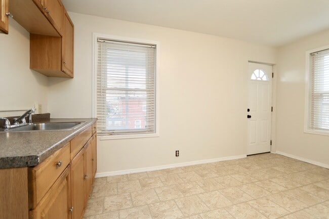 1206 Linden St, Unit 2 in Bethlehem, PA - Building Photo - Building Photo