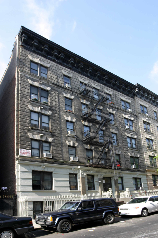 704 W 180th St in New York, NY - Building Photo - Building Photo