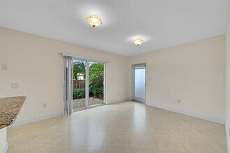 410 SW 15th St in Pompano Beach, FL - Foto de edificio - Building Photo