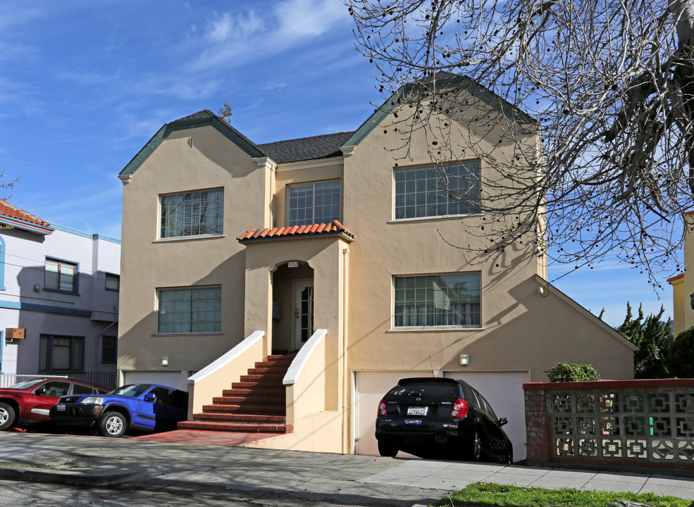 1082 E 33rd St in Oakland, CA - Building Photo