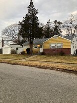 4005 Worthmor Dr in Seaford, NY - Building Photo