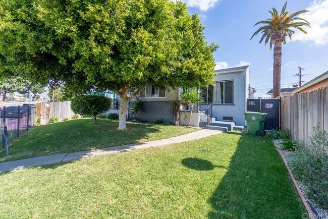 12434 S Vermont Ave in Los Angeles, CA - Foto de edificio - Building Photo