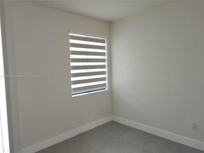 8040 NW 42nd St in Doral, FL - Building Photo - Building Photo