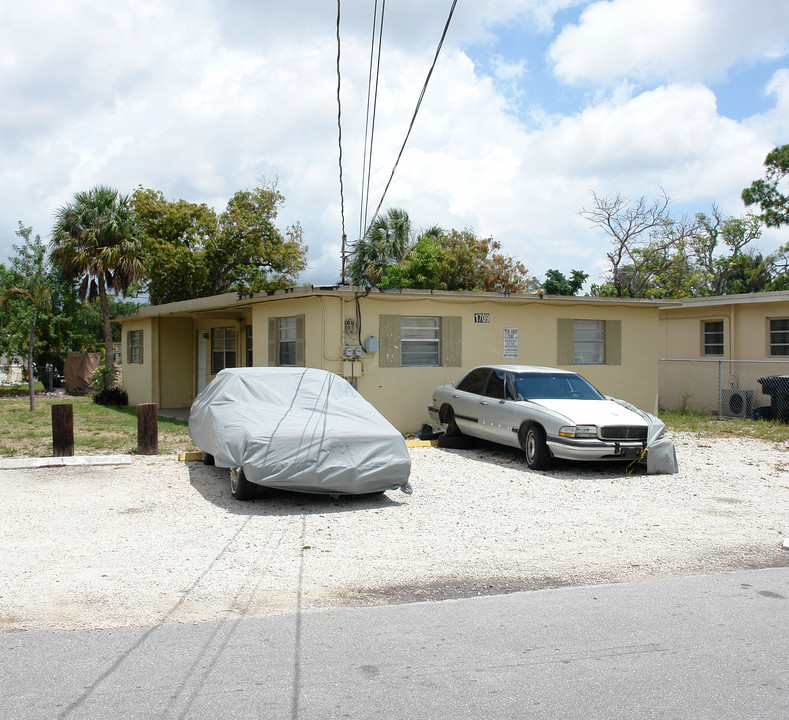 1709-1715 NW 8th Ct in Fort Lauderdale, FL - Building Photo