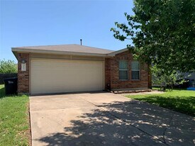 369 Lake Washington Dr in Kyle, TX - Building Photo